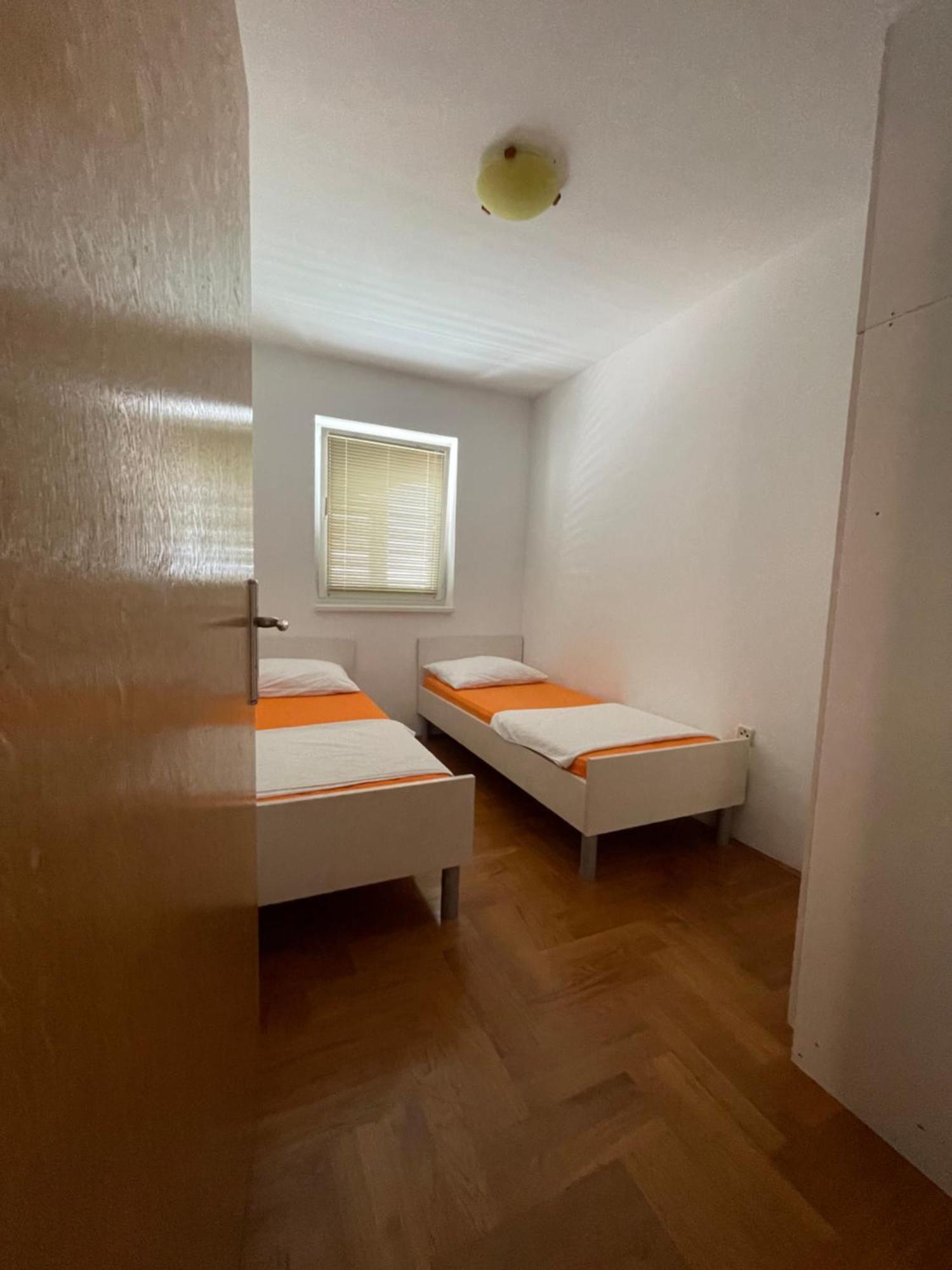 Apartments Dunja Malinska Luaran gambar